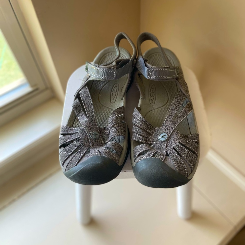 Gently used Keen women’s 11 sandals